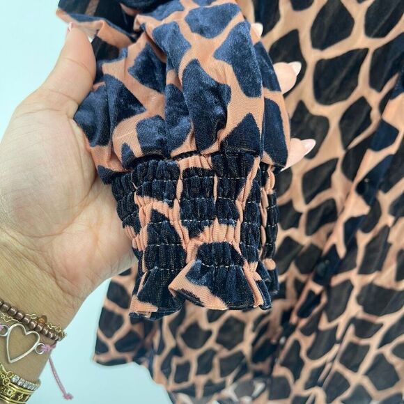 Umgee Women’s Brown Black Animal Print Velvet Burnout Button Front Blouse Large - Picture 7 of 12